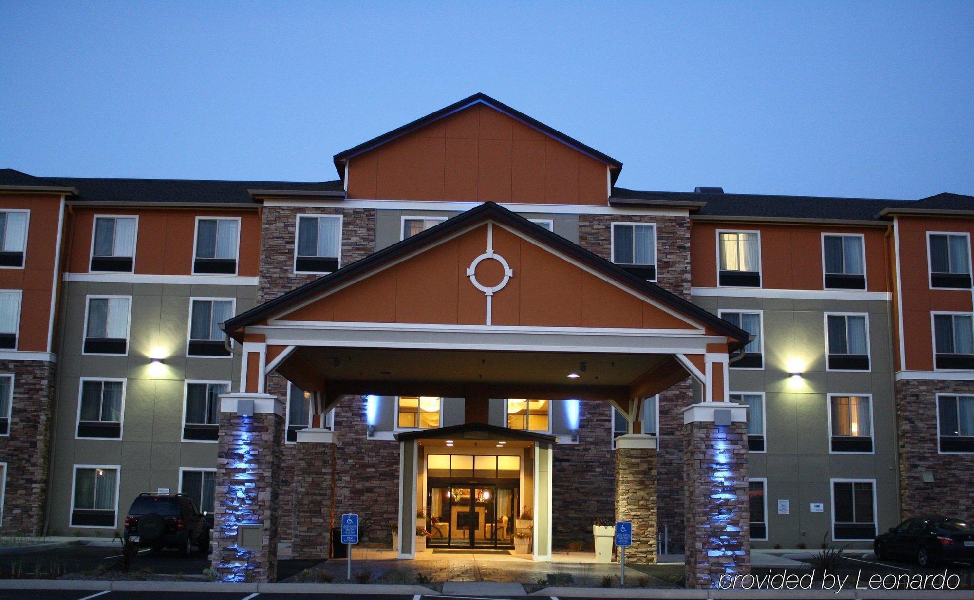 Holiday Inn Express Newport By Ihg Εξωτερικό φωτογραφία