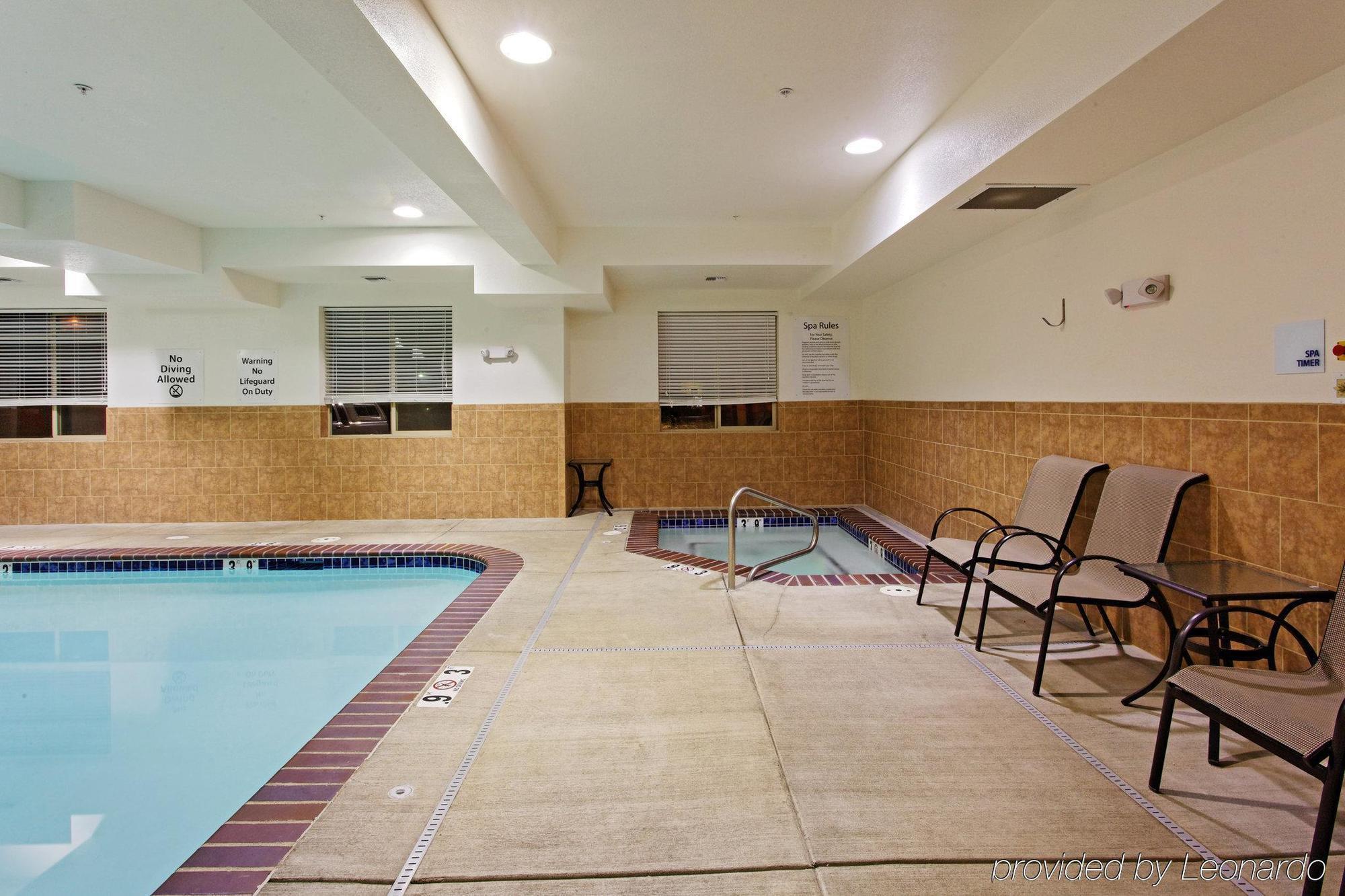 Holiday Inn Express Newport By Ihg Ανέσεις φωτογραφία